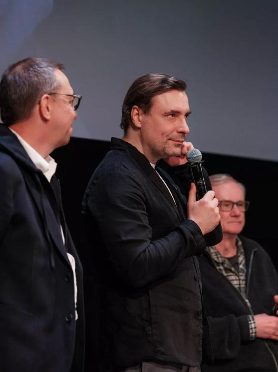 Евгений Цыганов в интервью HELLO! о «Ветке сирени» и семейной традиции с Юлией Снигирь
Евгений Цыганов в интервью HELLO! о «Ветке сирени» и семейной традиции с Юлией Снигирь