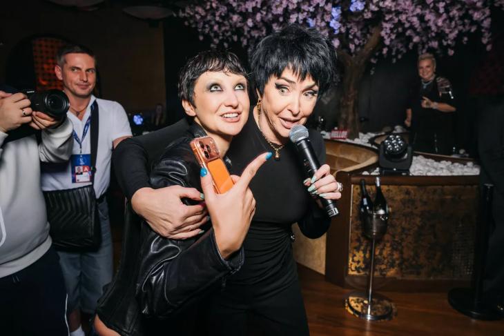 
                Игорь и Ольга Крутые, Филипп Киркоров, Лолита и другие звёзды на традиционной закрытой вечеринке HELLO! в рамках &laquo;Новой волны 2026&raquo;            