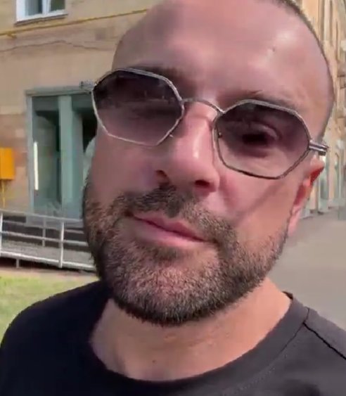 Алексей Адеев взял выходные от самого себя