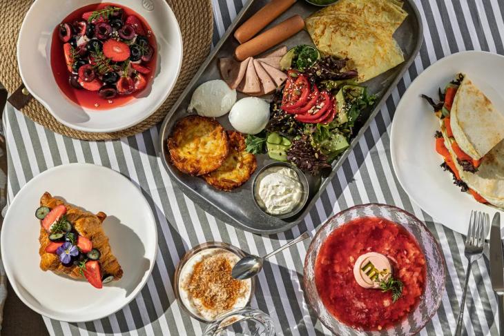 Фестиваль BreakFest в Москве: крабовая вафля, яйцо по-шотландски и большой сырник с черничной сгущенкой
Фестиваль BreakFest в Москве: крабовая вафля, яйцо по-шотландски и большой сырник с черничной сгущенкой