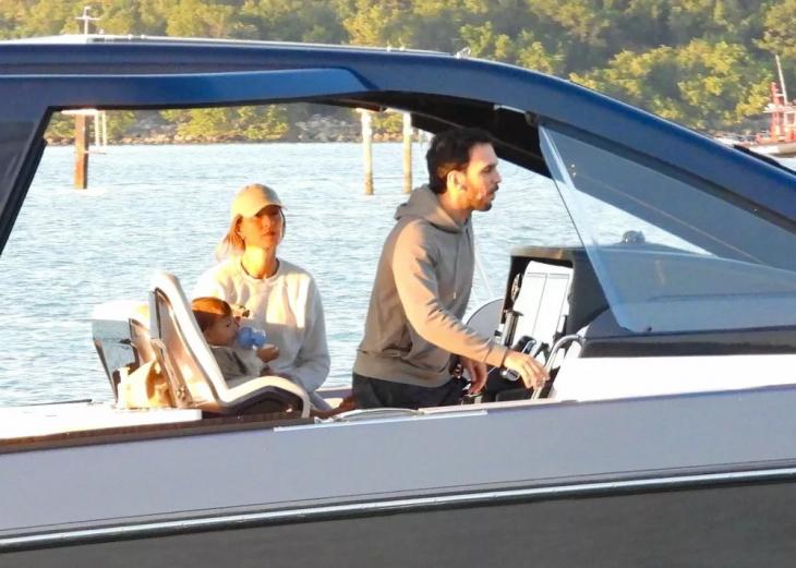 
                Жизель Бюндхен перестала скрывать обручальное кольцо, подаренное Хоакимом Валенте            