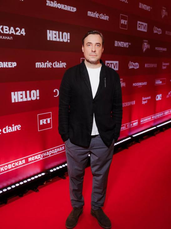 Евгений Цыганов в интервью HELLO! о «Ветке сирени» и семейной традиции с Юлией Снигирь
Евгений Цыганов в интервью HELLO! о «Ветке сирени» и семейной традиции с Юлией Снигирь