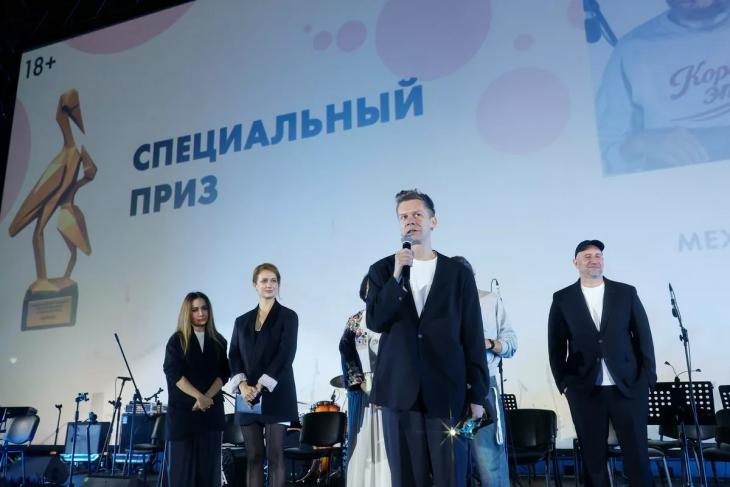 Влюблённые Верник и Гухман, Исакова с дочерью и другие — чем закончился кинофестиваль «Короче»
Влюблённые Верник и Гухман, Исакова с дочерью и другие — чем закончился кинофестиваль «Короче»