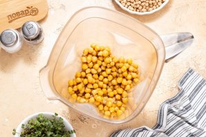 Хумус с соусом песто Хумус с соусом песто