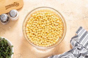 Хумус с соусом песто Хумус с соусом песто