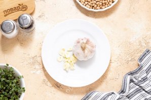 Хумус с соусом песто Хумус с соусом песто