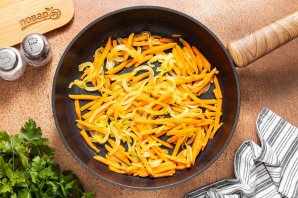 Капуста тушеная с луком Капуста тушеная с луком