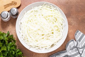 Капуста тушеная с луком Капуста тушеная с луком