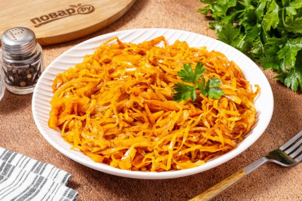 Капуста тушеная с луком Капуста тушеная с луком