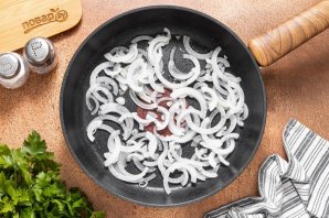 Капуста тушеная с луком Капуста тушеная с луком