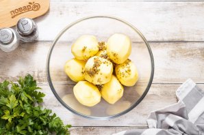 Картофель в фольге в духовке
