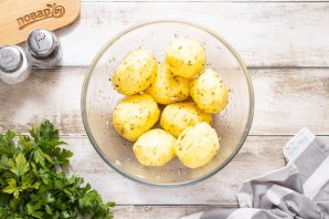 Картофель в фольге в духовке