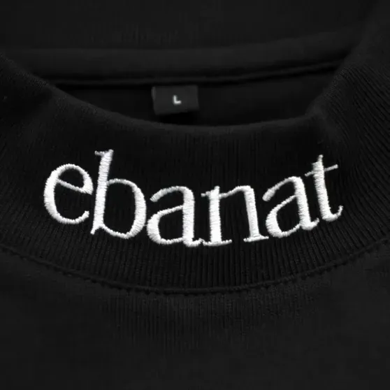 Китайский бренд Ebanat представил коллекцию мужской одежды, вызвав оживление среди русских пользователей сети