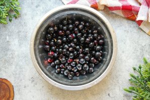 Настойка из черной смородины Настойка из черной смородины