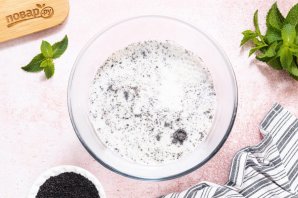 Панна котта с черным кунжутом
