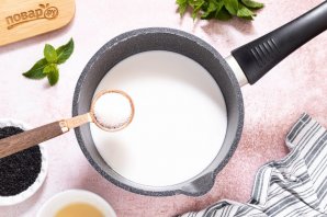 Панна котта с черным кунжутом Панна котта с черным кунжутом