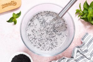 Панна котта с черным кунжутом
