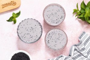 Панна котта с черным кунжутом