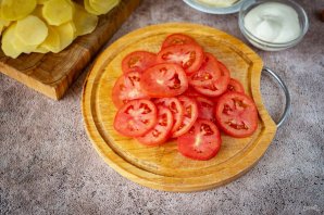 Рыба с картофелем, запеченные под майонезом Рыба с картофелем, запеченные под майонезом