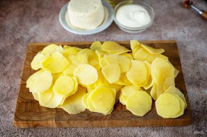 Рыба с картофелем, запеченные под майонезом Рыба с картофелем, запеченные под майонезом