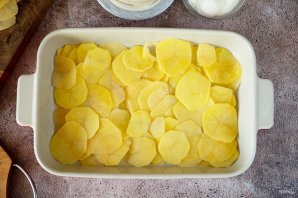 Рыба с картофелем, запеченные под майонезом Рыба с картофелем, запеченные под майонезом