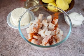 Рыба с картофелем, запеченные под майонезом Рыба с картофелем, запеченные под майонезом