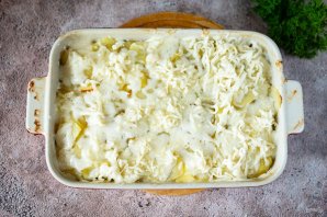 Рыба с картофелем, запеченные под майонезом Рыба с картофелем, запеченные под майонезом