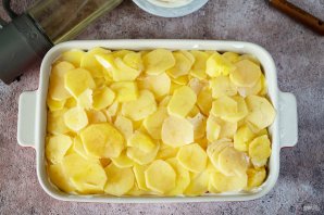 Рыба с картофелем, запеченные под майонезом Рыба с картофелем, запеченные под майонезом