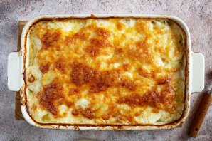 Рыба с картофелем, запеченные под майонезом Рыба с картофелем, запеченные под майонезом
