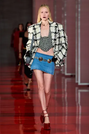 Versace Fall/Winter 2022-2023, Prêt-à-Porter | Ready-to-Wear Versace Fall/Winter 2022-2023, Prêt-à-Porter | Ready-to-Wear