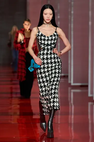Versace Fall/Winter 2022-2023, Prêt-à-Porter | Ready-to-Wear Versace Fall/Winter 2022-2023, Prêt-à-Porter | Ready-to-Wear