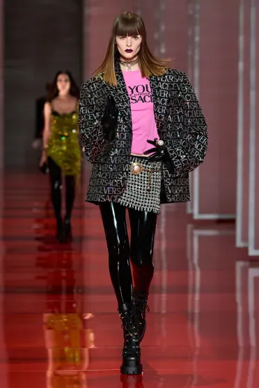 Versace Fall/Winter 2022-2023, Prêt-à-Porter | Ready-to-Wear Versace Fall/Winter 2022-2023, Prêt-à-Porter | Ready-to-Wear