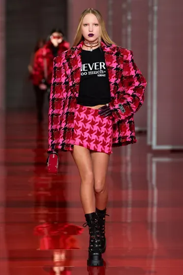 Versace Fall/Winter 2022-2023, Prêt-à-Porter | Ready-to-Wear Versace Fall/Winter 2022-2023, Prêt-à-Porter | Ready-to-Wear