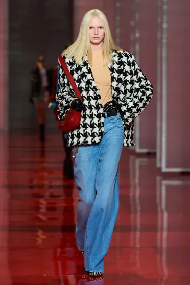 Versace Fall/Winter 2022-2023, Prêt-à-Porter | Ready-to-Wear Versace Fall/Winter 2022-2023, Prêt-à-Porter | Ready-to-Wear