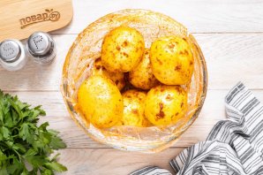 Запеченный молодой картофель Запеченный молодой картофель