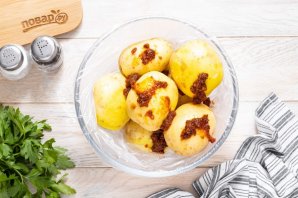 Запеченный молодой картофель Запеченный молодой картофель