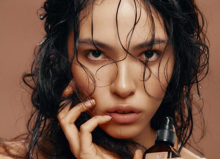 От крема с жидким золотом до парфюма в честь поэзии Руми: дайджест beauty-новостей
От крема с жидким золотом до парфюма в честь поэзии Руми: дайджест beauty-новостей