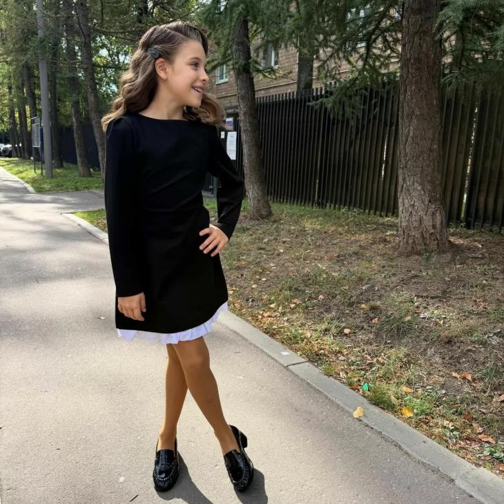 Елена Подкаминская проводила дочерей Полину и Еву в школу
Елена Подкаминская проводила дочерей Полину и Еву в школу