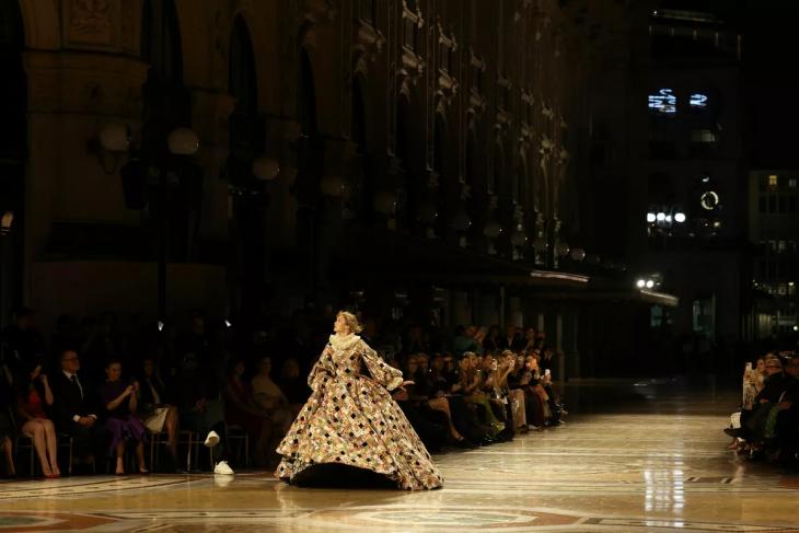 
                Дженнифер Лопес, Донаталла Версаче, Дакота Джонсон: гости шоу Vogue World: Milano            