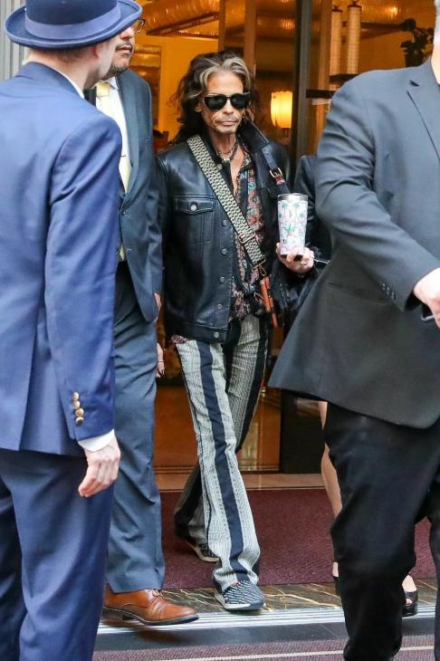 Фронтмен Aerosmith Стив Тайлер уверен в своей победе после неожиданного поворота в судебном деле
Фронтмен Aerosmith Стив Тайлер уверен в своей победе после неожиданного поворота в судебном деле