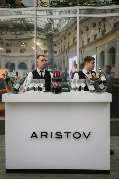 
                Сергей Бурунов, Татьяна Куртукова и другие звёзды на открытии II осенней ярмарки &laquo;Арт Россия&raquo;            
