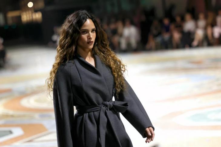 
                Дженнифер Лопес, Донаталла Версаче, Дакота Джонсон: гости шоу Vogue World: Milano            