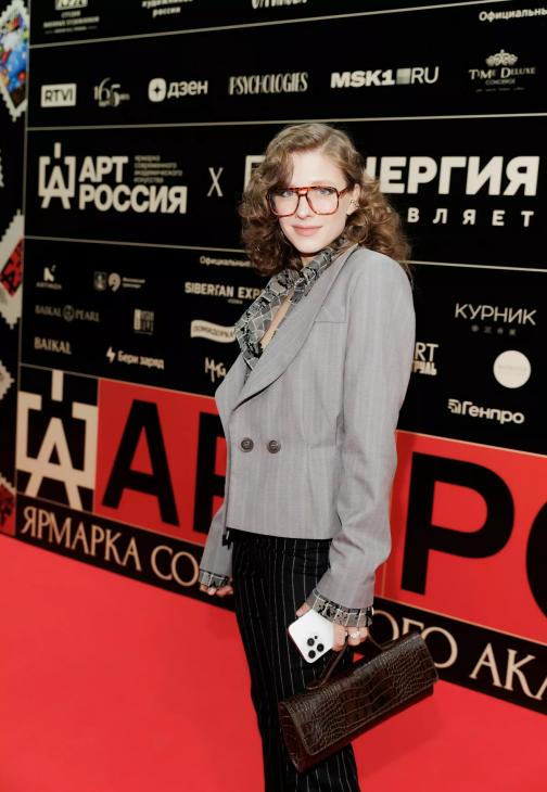 
                Елизавета Арзамасова рассказала HELLO! о стиле, материнстве и личном счастье            