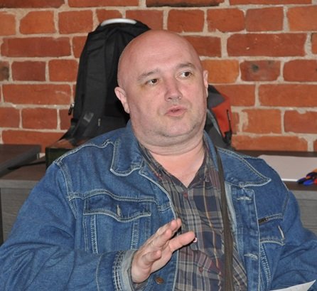 Эффект чужой жизни: почему сравнение с другими бьёт по самооценке и как вернуть фокус на себя Эффект чужой жизни: почему сравнение с другими бьёт по самооценке и как вернуть фокус на себя