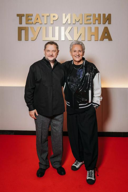 Елизавета Боярская, Виктория Исакова, Константин Хабенский на премьере спектакля «Опера нищих» в Театре Пушкина
Елизавета Боярская, Виктория Исакова, Константин Хабенский на премьере спектакля «Опера нищих» в Театре Пушкина