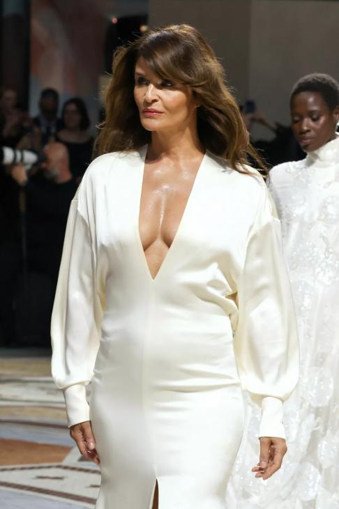 
                Дженнифер Лопес, Донаталла Версаче, Дакота Джонсон: гости шоу Vogue World: Milano            