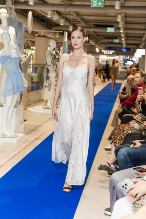 От кампейна с Софьей Эрнст до показа с Яной Рудковской: дайджест fashion-новостей
От кампейна с Софьей Эрнст до показа с Яной Рудковской: дайджест fashion-новостей