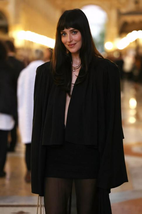 
                Дженнифер Лопес, Донаталла Версаче, Дакота Джонсон: гости шоу Vogue World: Milano            