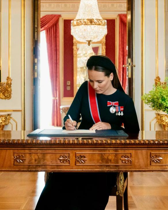 Кронпринцесса Ингрид Александра: первая за 600 лет наследница норвежского престола вступает в должность
Кронпринцесса Ингрид Александра: первая за 600 лет наследница норвежского престола вступает в должность