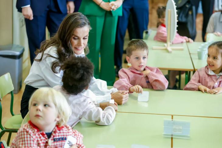 Королева Летиция открыла учебный год в родной школе в Овьедо
Королева Летиция открыла учебный год в родной школе в Овьедо